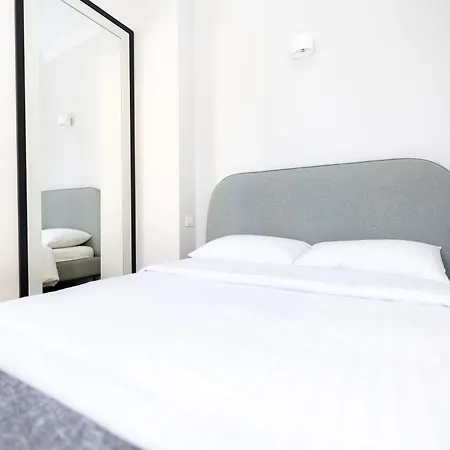 Апартаменти Cohost I Bright W-balcony I Self Check In I Next To Mo Museum *