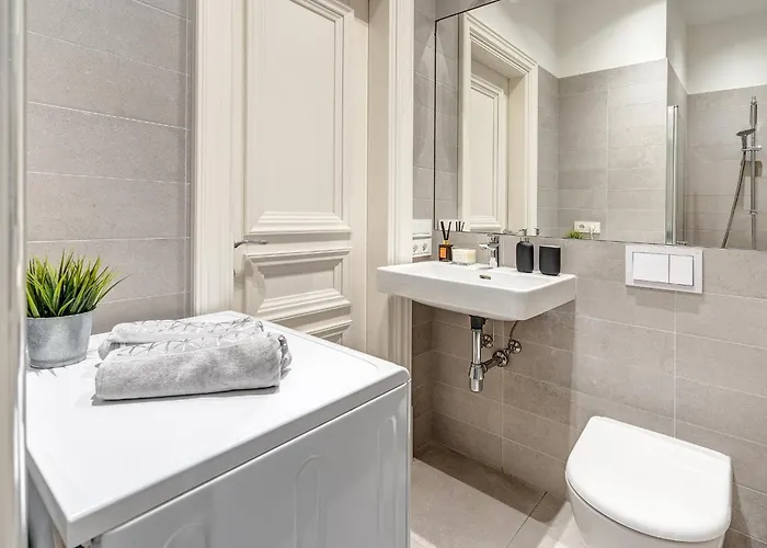 Cohost I Bright W-balcony I Self Check In I Next To Mo Museum 公寓 *